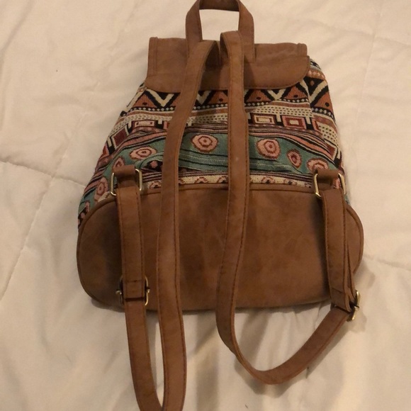 Backpack - Picture 2 of 6